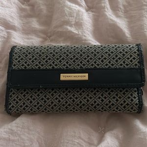 Tommy Hilfiger Women’s Wallet